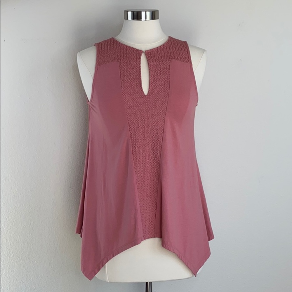Adrianna Papel rose sleeveless knit top